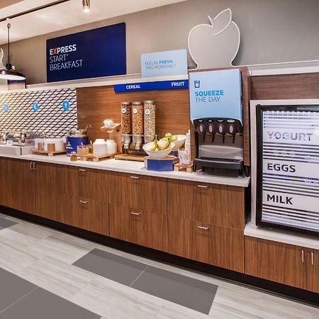 Holiday Inn Express & Suites - Toronto Airport South By Ihg Ngoại thất bức ảnh