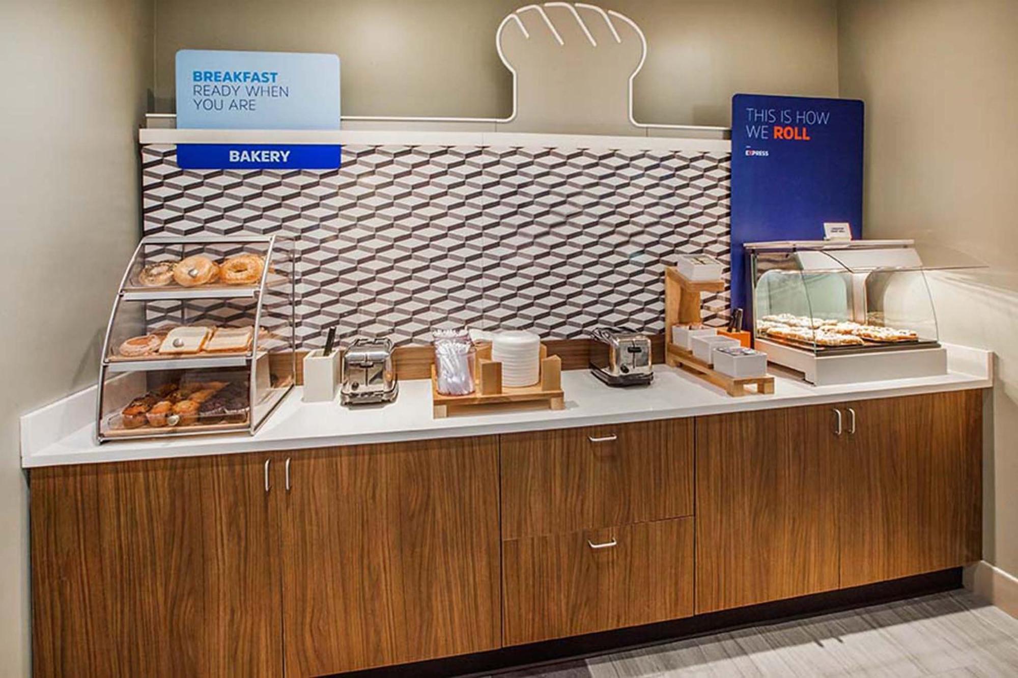 Holiday Inn Express & Suites - Toronto Airport South By Ihg Ngoại thất bức ảnh