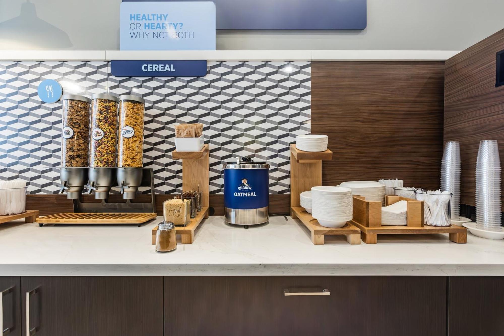 Holiday Inn Express & Suites - Toronto Airport South By Ihg Ngoại thất bức ảnh