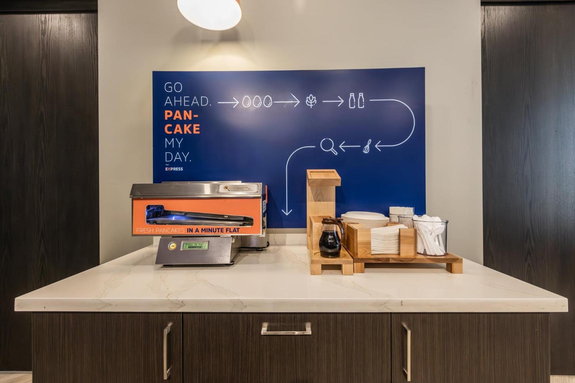 Holiday Inn Express & Suites - Toronto Airport South By Ihg Ngoại thất bức ảnh