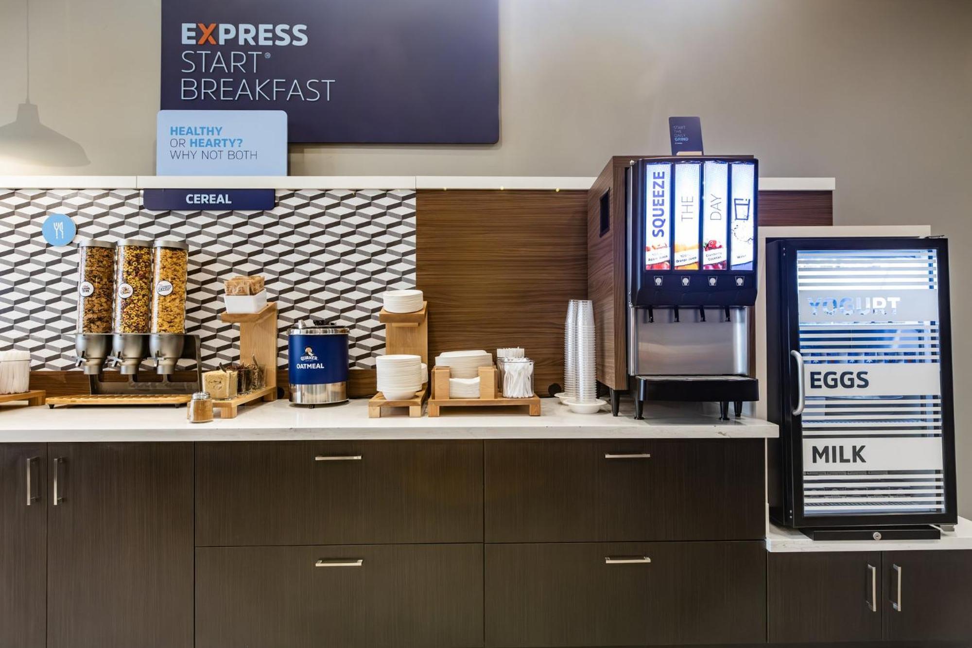 Holiday Inn Express & Suites - Toronto Airport South By Ihg Ngoại thất bức ảnh