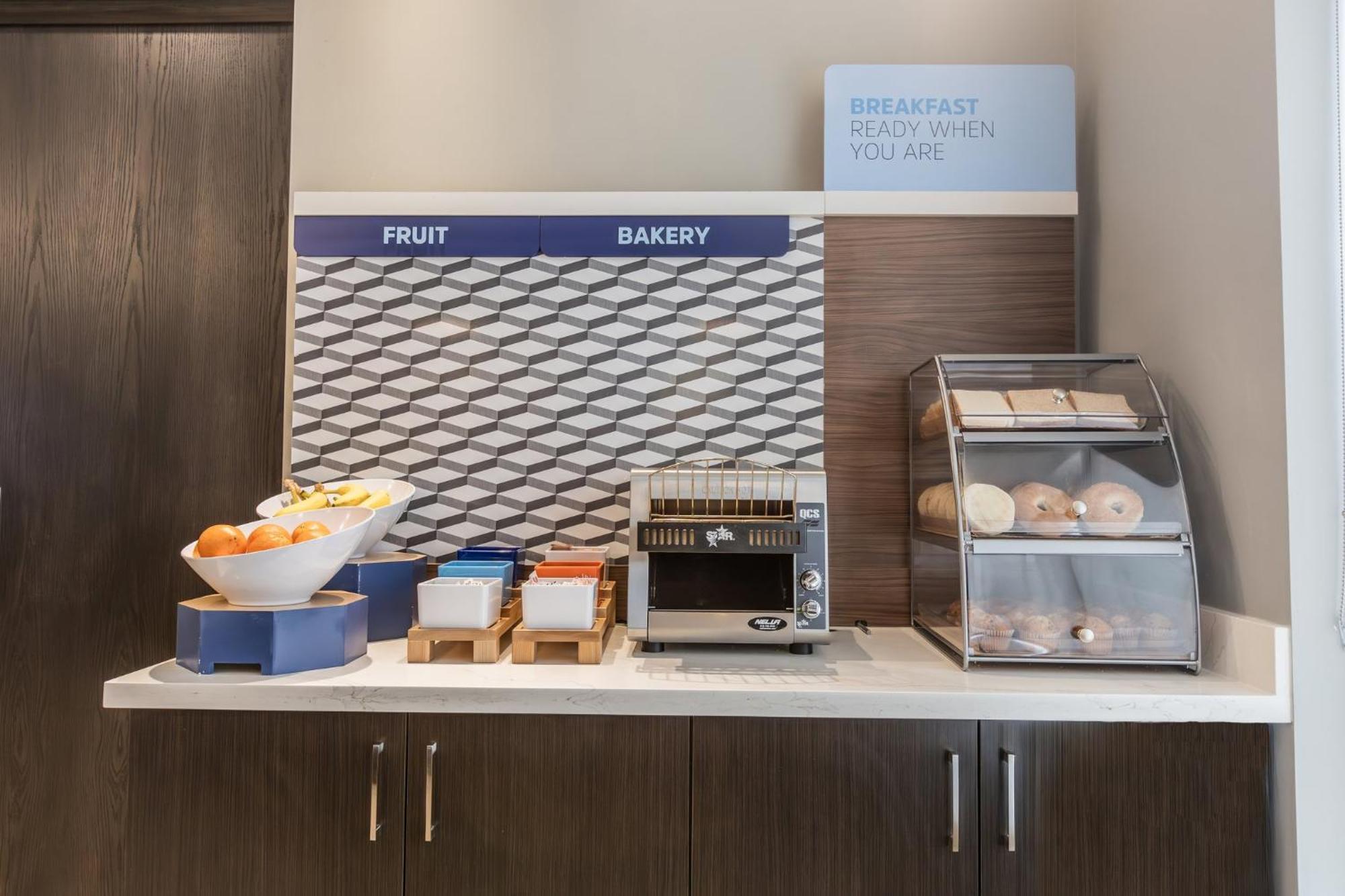 Holiday Inn Express & Suites - Toronto Airport South By Ihg Ngoại thất bức ảnh