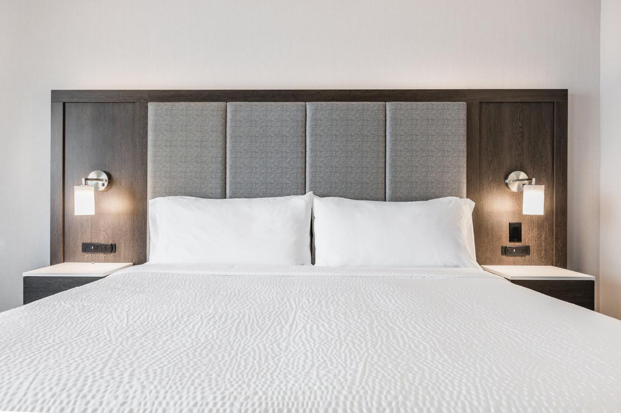 Holiday Inn Express & Suites - Toronto Airport South By Ihg Ngoại thất bức ảnh