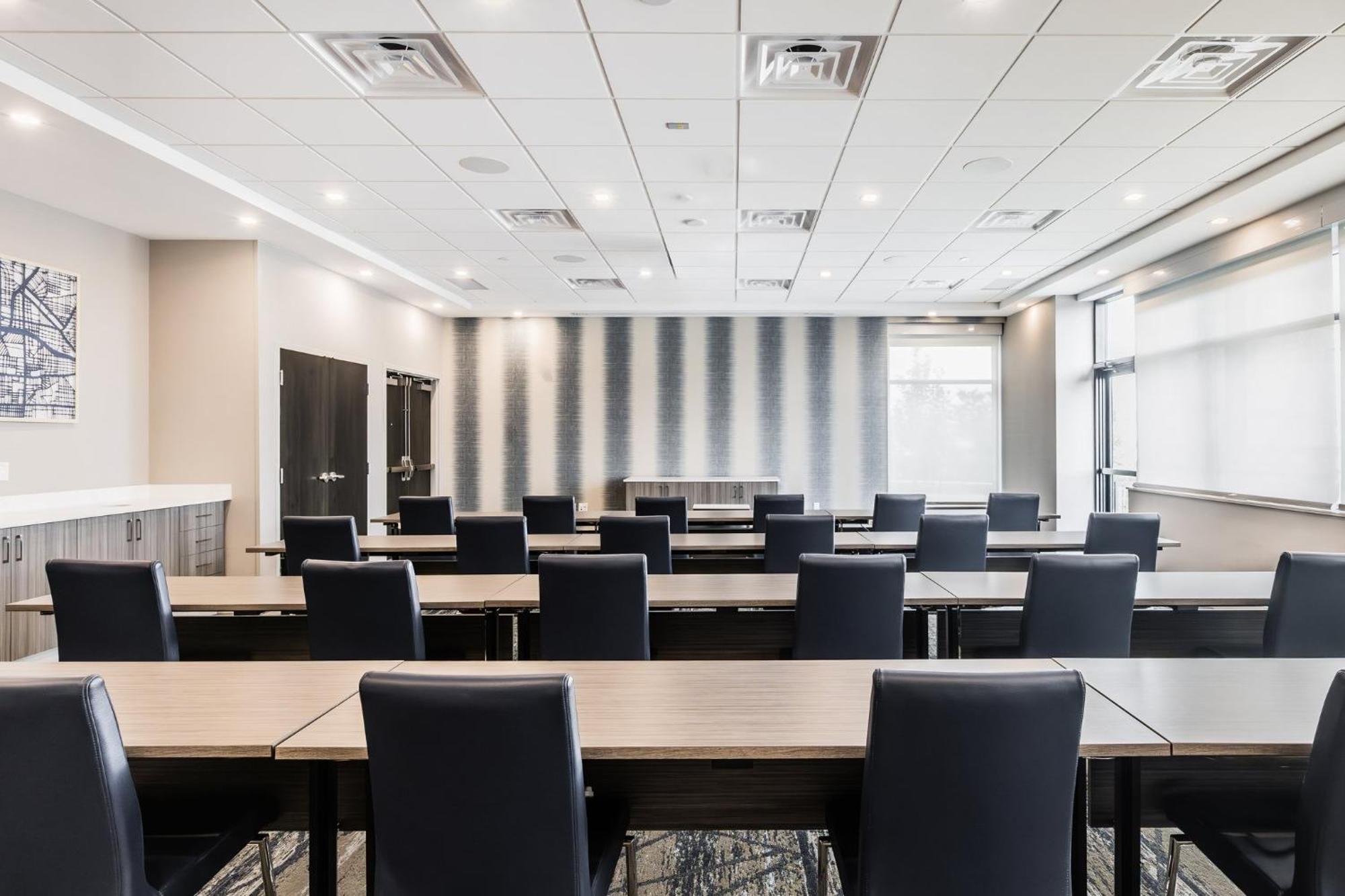 Holiday Inn Express & Suites - Toronto Airport South By Ihg Ngoại thất bức ảnh