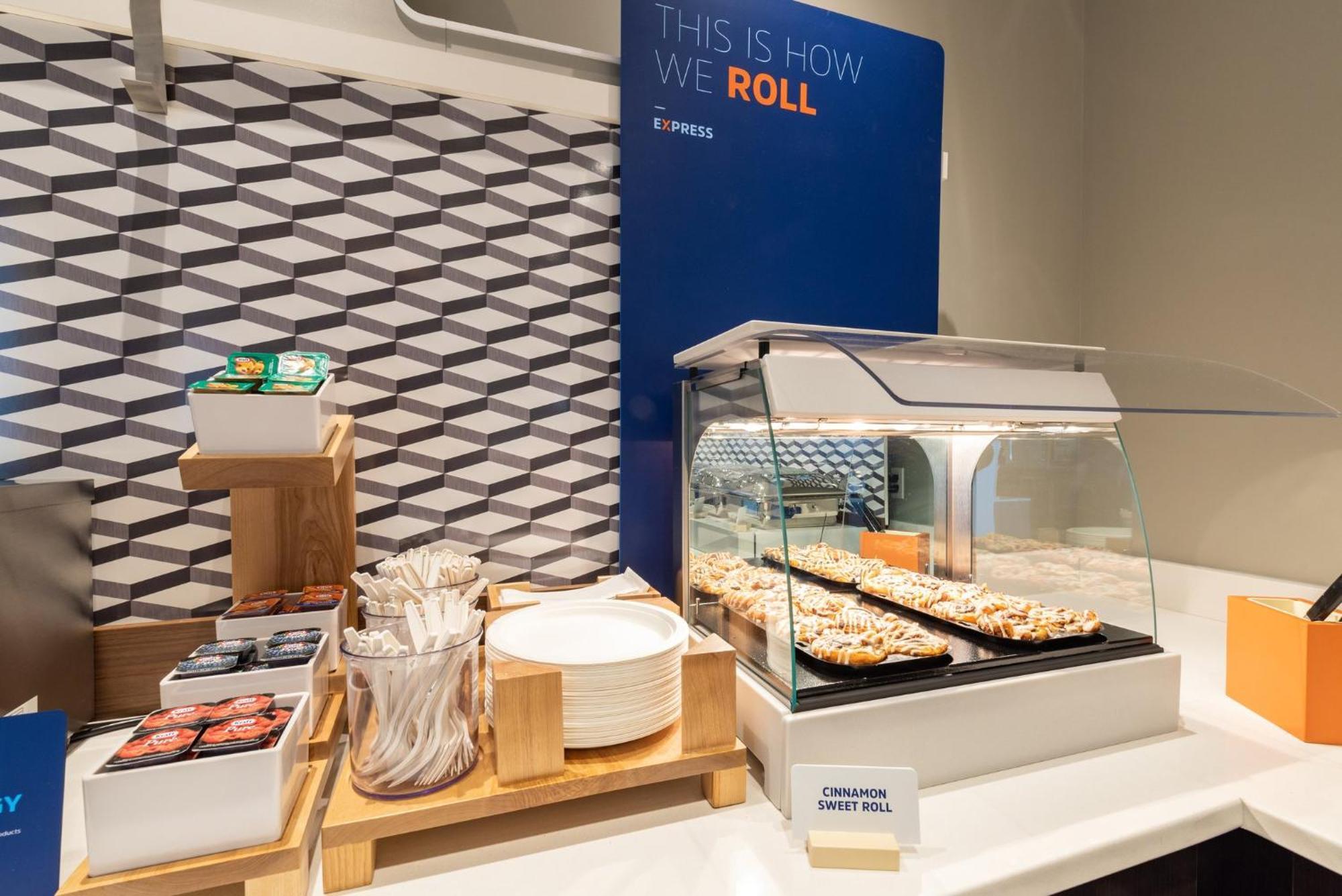 Holiday Inn Express & Suites - Toronto Airport South By Ihg Ngoại thất bức ảnh